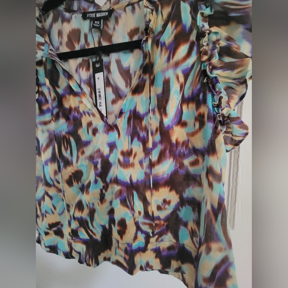 Steve Madden Multicolor Ruffle Sleeve Top - Picture 4 of 5